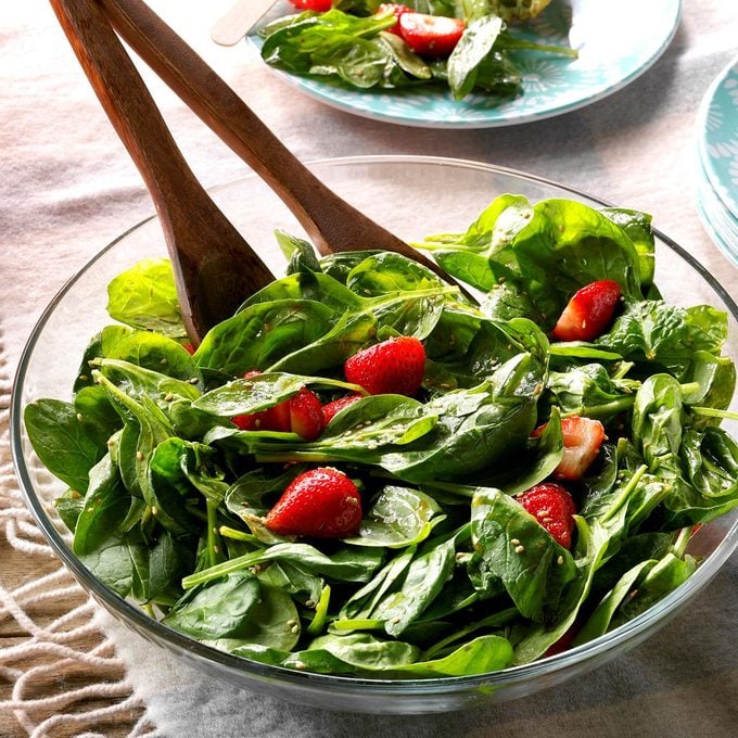 Light Strawberry Spinach Salad Exps Tham18 8020 D11 08 2b 10